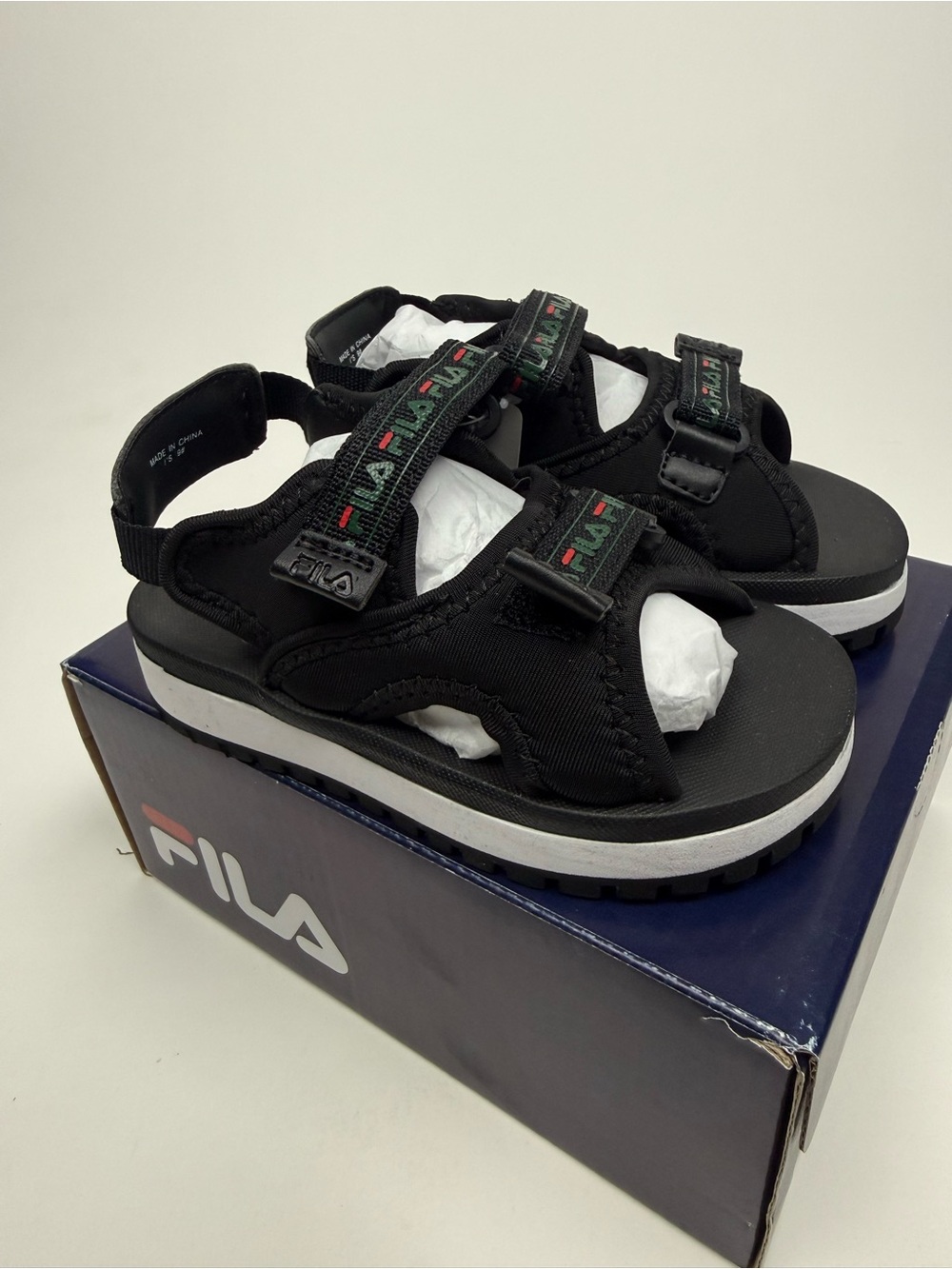 Fila Kids Black Sporty Hook-and-Loop Sandals with Logo Strap